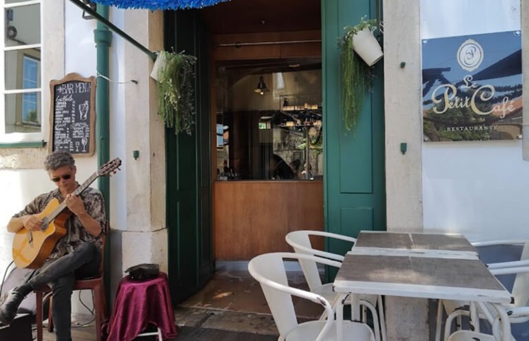 Le Petit Café